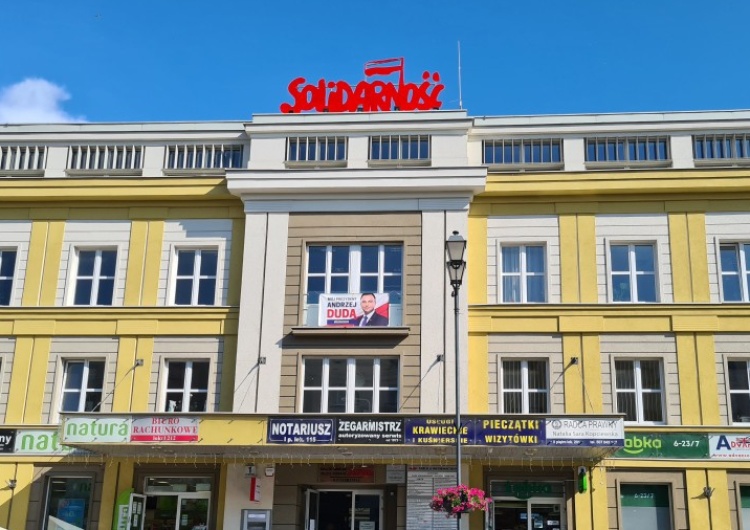 Straż Miejska w Białymstoku wszczyna postępowanie w zw. z bannerami z A. Dudą. "Próbują nas kneblować"