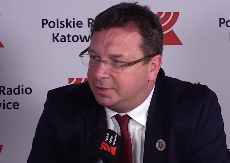 "Powinien zwrócić uwagę, jak są traktowani chrześcijanie". M. Wójcik odpowiada b. premierowi Belgii