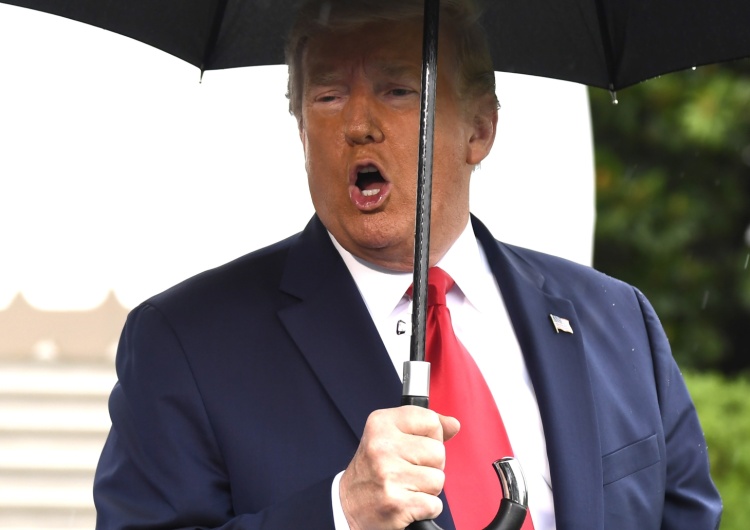 EPA/MIKE THEILER / POOL Trump: USA "mają chronić Niemcy od Rosji, podczas gdy Niemcy płacą Rosji miliardy dolarów..."