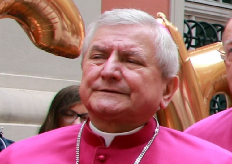 "Jeśli publikacje medialne znajdą potwierdzenie...". Episkopat zabiera głos ws. bp. Janiaka