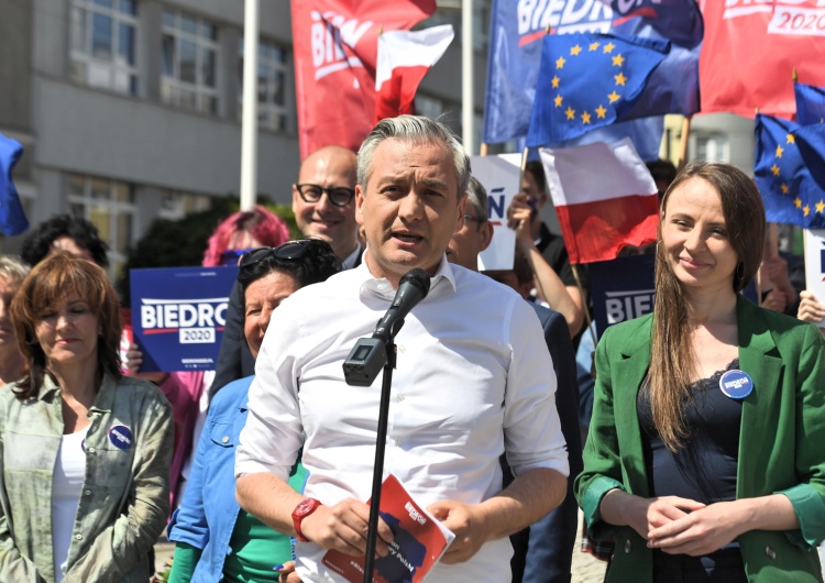 "Gdyby viagra była na receptę, to księża z politykami...". Biedroń uderza w Kościół