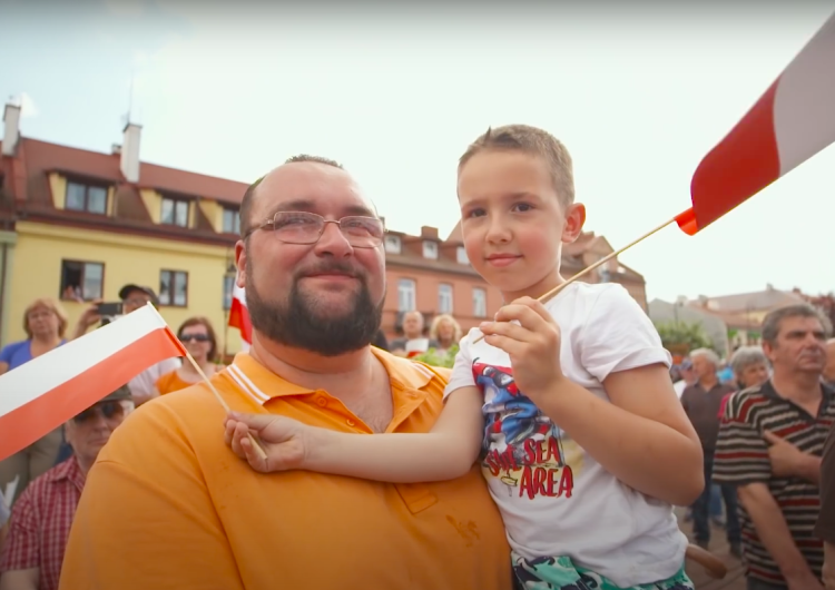  [WIDEO] "Te pięć lat bardzo zmieniło nasze życie". Ostatni spot Andrzeja Dudy przed wyborami