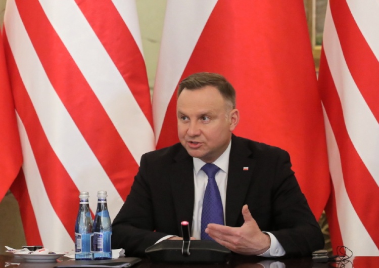Hiszpańskie media o wizycie Dudy: Trump wybrał swojego silnego człowieka UE