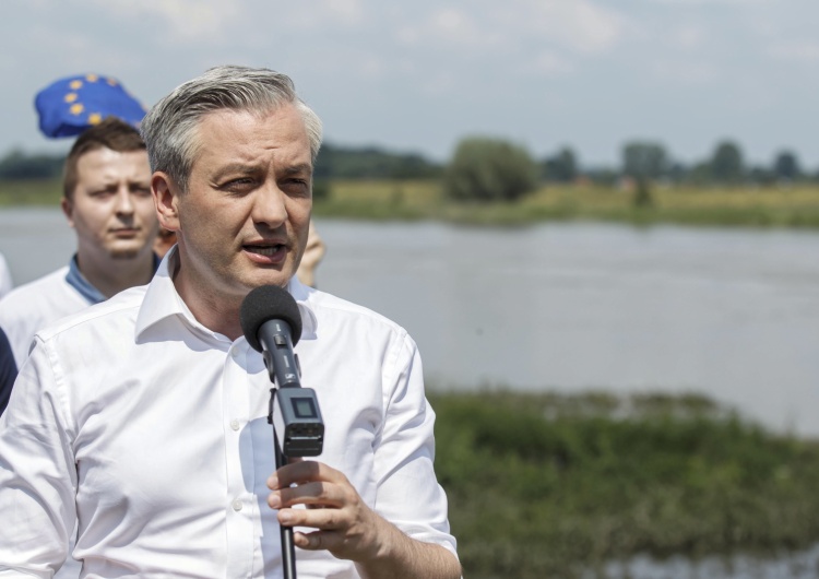 Czy leci z nami pilot? Biedroń: "W sondażach widać wzrosty. Musimy wejść do II tury z dużym poparciem"