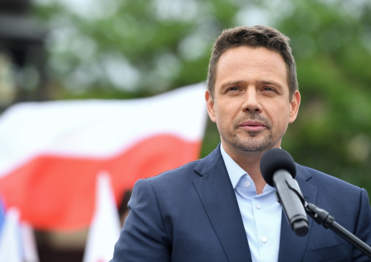 Trzaskowski prezentuje program. Sztab Dudy przestrzega emerytów