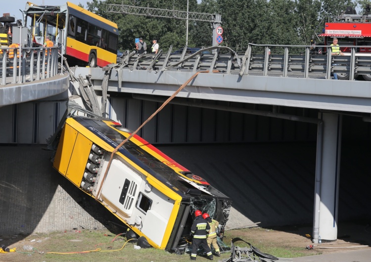 Wypadek autobusu w Warszawie: Prokuratura postawiła zarzuty kierowcy