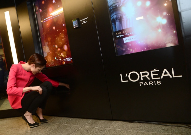 Firma L'Oreal usuwa słowa "biały" i "jasny" z opisu swoich kosmetyków