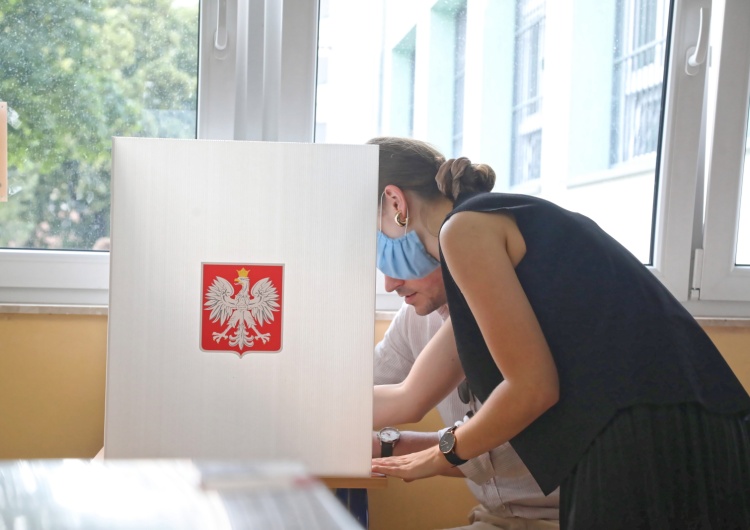 Warszawa: Do południa frekwencja była niemal dwukrotnie wyższa niż pięć lat temu