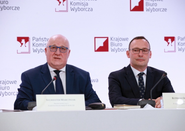  Rekordowa frekwencja, kolejki do lokali i dwóch nietrzeźwych przewodniczący komisji wyborczej