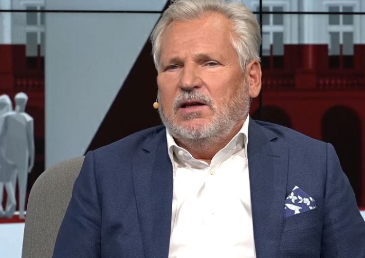  "Ten człowiek ma talent, wykazał się odwagą". Kwaśniewski komplementuje Hołownię