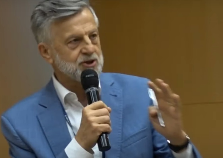 "Upadek standardów". Środowisko naukowe przeciwko nadaniu tytułu profesora Andrzejowi Zybertowiczowi