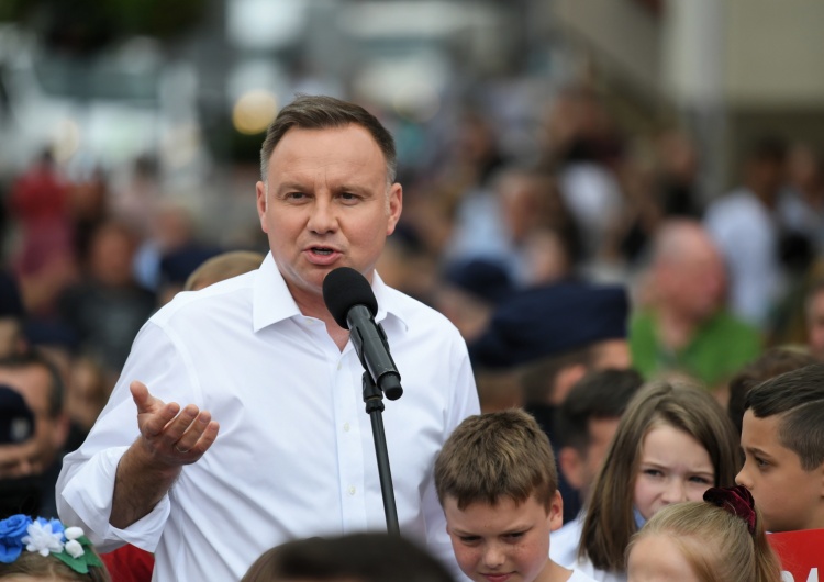 "Prywatna stacja Trzaskowskiego chce sobie organizować debatę". Ostre słowa Andrzeja Dudy