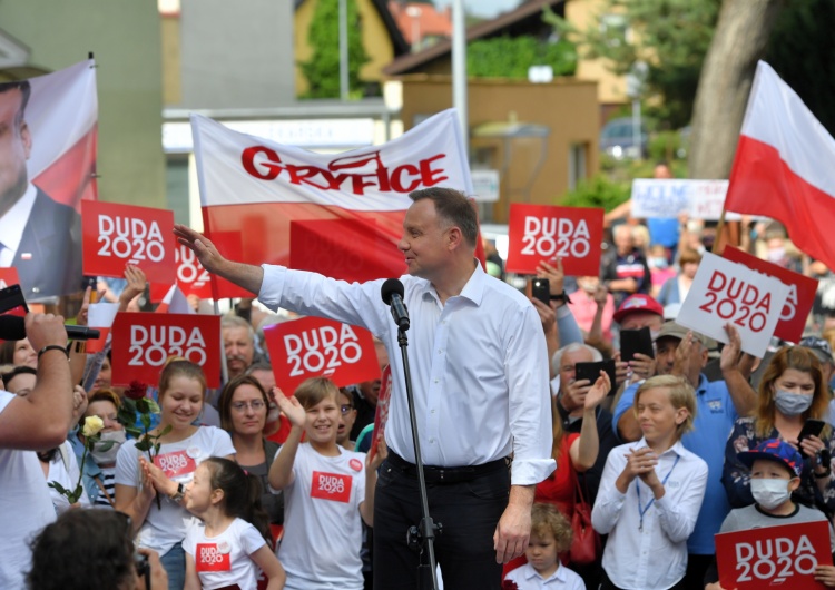 "Polityka napychania kieszeni salonowi, tzw. »warszawce«". Ostre słowa Andrzeja Dudy