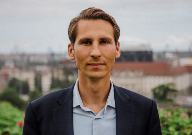 Poseł PiS: "Rzucano koktajlami Mołotowa w budynek, na który był powieszony baner prezydenta Dudy"