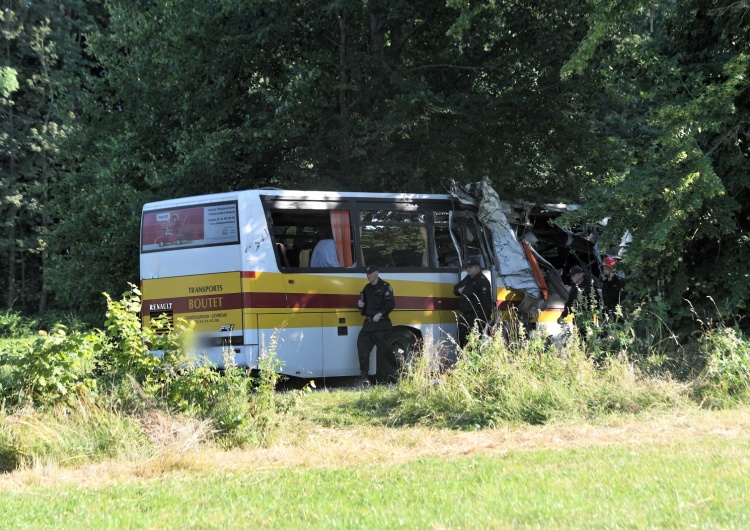 Tragiczny wypadek w Pomorskim: Trzy osoby zginęły, a siedem zostało rannych w katastrofie autobusu