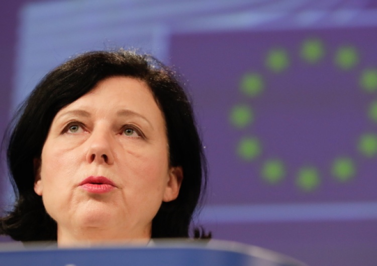 Jourova straszy: Nie można poświęcić powiązania funduszy z praworządnością dla porozumienia budżetowego