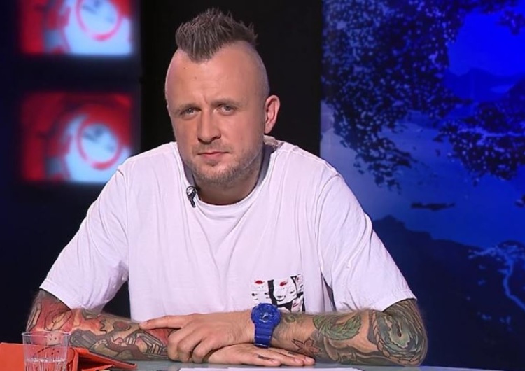Ojej. Kuba Wątły nazwał Polaków "biomasą". Teraz oburza się na hejt