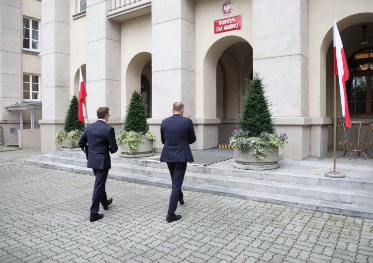 Zaskakujący wpis Najwyższej Izby Kontroli: "Dziękujemy posłom Szczerbie i Jońskiemu"