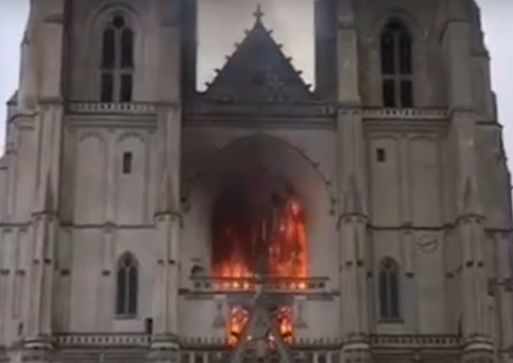  Płonie katedra a Nantes. Patrick Edery: "We Francji pożary i profanacje kościołów są codziennością"