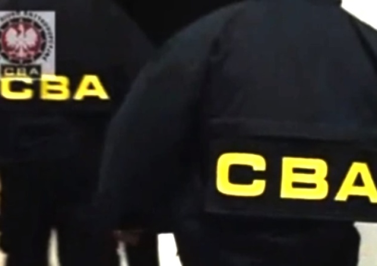 zrzut ekranu Szef biura bezpieczeństwa PKP i oficer BOR zatrzymani przez CBA