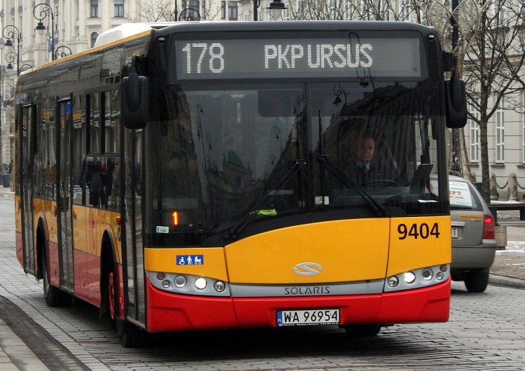  "Silnik samochodu wyleciał na kilka metrów". Kolejny wypadek warszawskiego autobusu Arrivy
