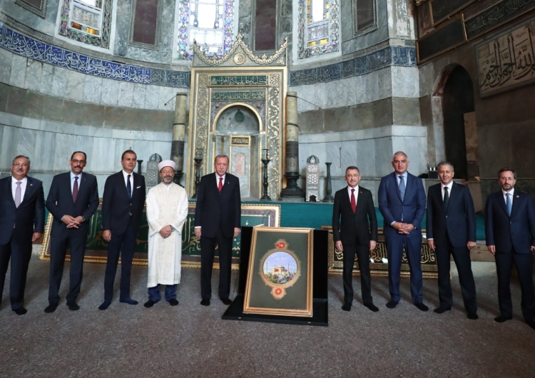 TURKISH PRESIDENT PRESS OFFICE Papież Franciszek zaproszony na konwersję Hagii Sophii w meczet. Nie wiadomo, czy przyjmie zaproszenie