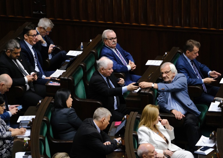 Sejm uchwalił ustawę o ochronie zdrowia w epidemii. Jedna z poprawek wzbudza wiele kontrowersji