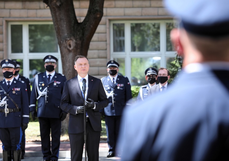 Wojciech Olkuśnik A. Duda do policjantów: dziękuję, że w czasie pandemii przyrzeczenie policyjne było znakomicie wypełniane