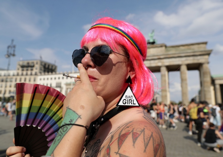 "Deutsche Welle": Niemcy ujawniają szczegóły planu kompensacyjnego dla gejowskich żołnierzy