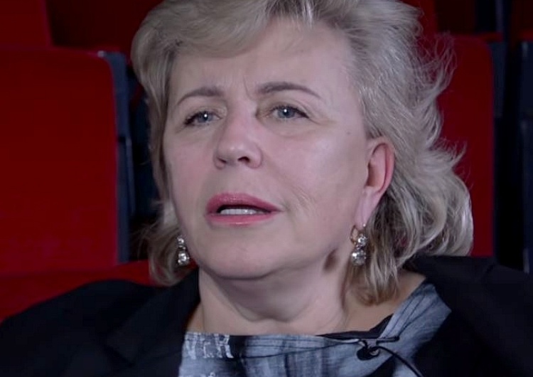 Janda zakpiła z modlącego się Prezydenta Dudy: "Brzydzę się taką postawą". Mocna odpowiedź Beaty Mazurek