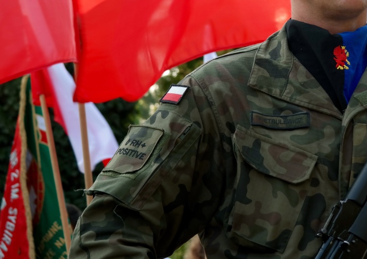Pijani wysocy rangą oficerowie Wojska Polskiego brutalnie pobili policjantów
