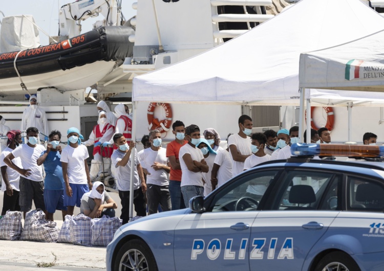 Włochy: "Nie rozumiem premiera". Burmistrz wyspy Lampedusa apeluje o natychmiastową ewakuację migrantów
