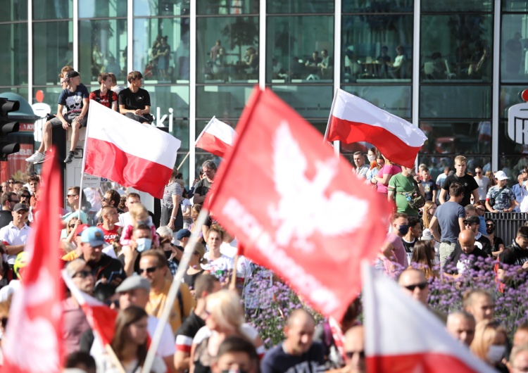  Warszawa: IX Marsz Powstania Warszawskiego ruszył z ronda Dmowskiego