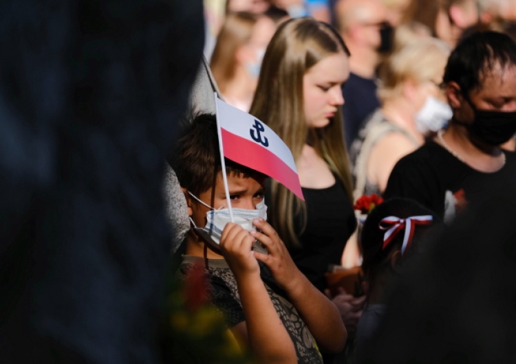 "Osoby zostały wyniesione". Próbowali zakłócić Marsz Powstania Warszawskiego