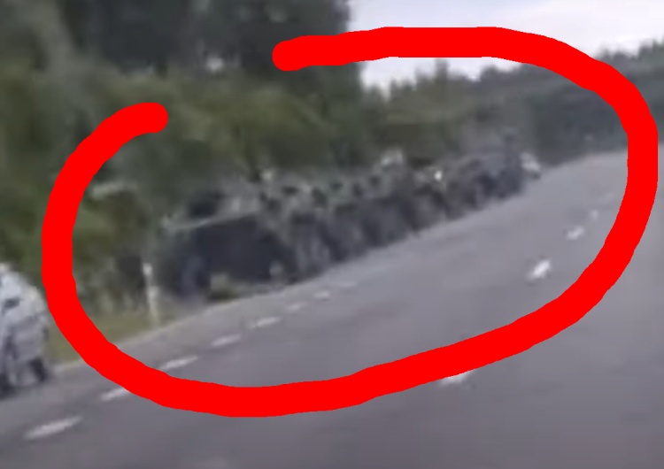  [video] Rosyjskie media: Kolumna białoruskich wozów pancernych zmierza w kierunku granicy z Rosją
