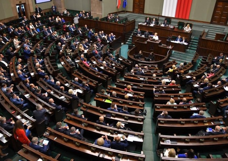  Piątkowe posiedzenie Sejmu będzie przesunięte. Powodem koronawirus 