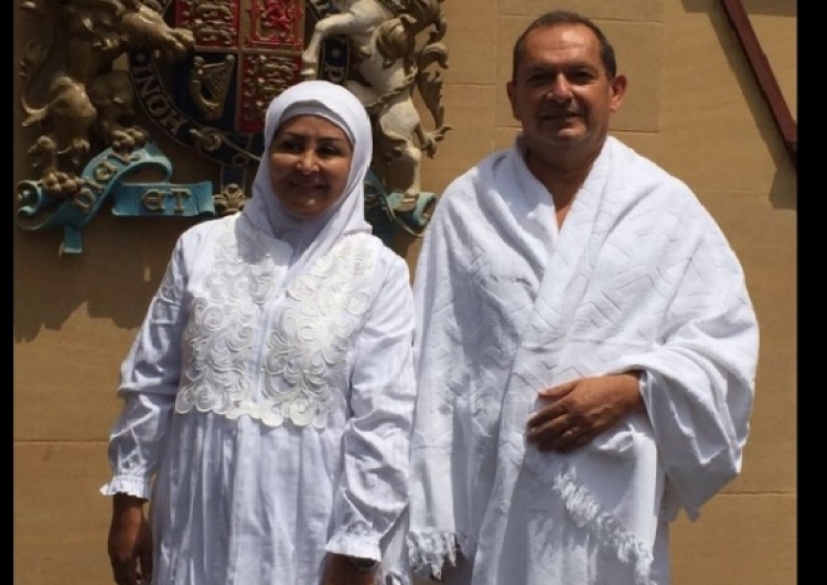 Brytyjski ambasador w Arabii Saudyjskiej przeszedł na islam. Pielgrzymował do Mekki