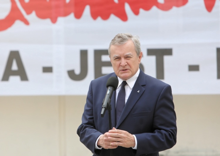 Wojciech Olkuśnik Gliński o Gajosie: Kto rozpoczął przemysł pogardy, wymierzony w Prezydenta, który nadał mu tytuł prof.?