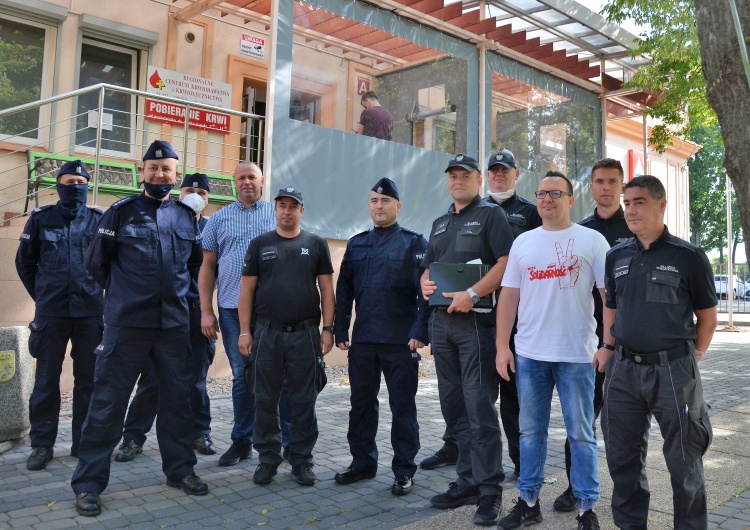 Opolscy mundurowi oddali krew z okazji 40-lecia NSZZ "S" i święta policji