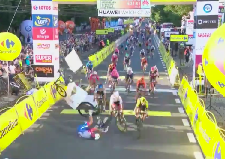  [WIDEO] Makabryczny wypadek na finiszu pierwszego etapu Tour de Pologne