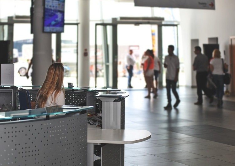  Poznań: Pasażer opóźnił wylot samolotu, bo... nie chciał założyć maseczki