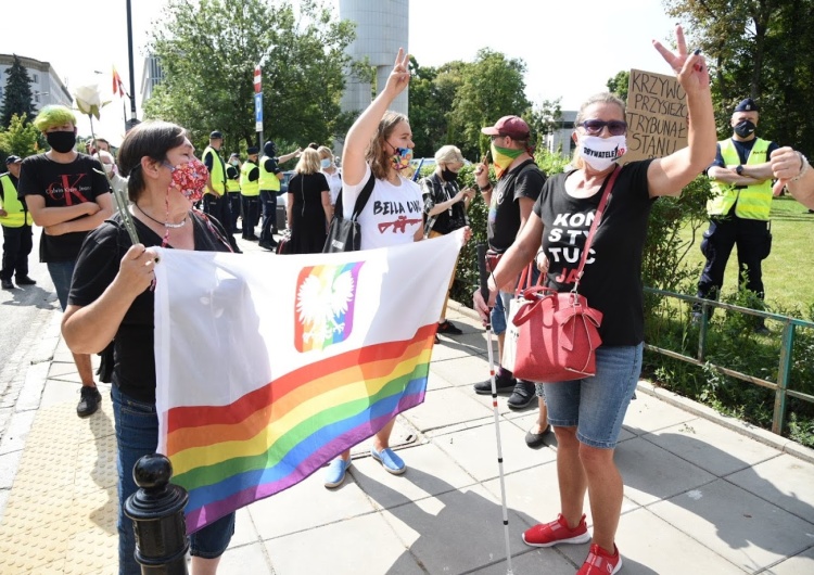  [Foto] Tak podczas zaprzysiężenia demokratycznie wybr. Prezydenta zachowywali się "obrońcy demokracji"