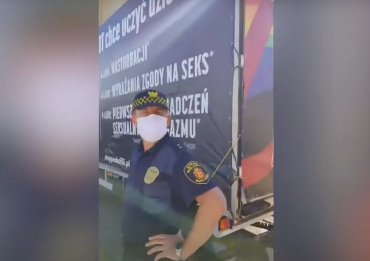 Warszawa: Straż Miejska rozbiła pikietę "Stop pedofilii". "Robili to na zlecenie prezydenta Warszawy?"