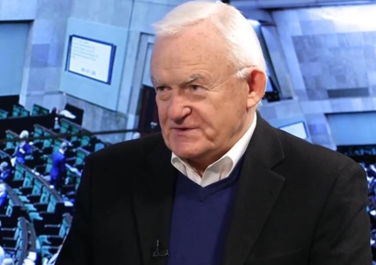 Nowy rekord zakażeń koronawirusem. Były premier kpi z działań rządu ws. epidemii