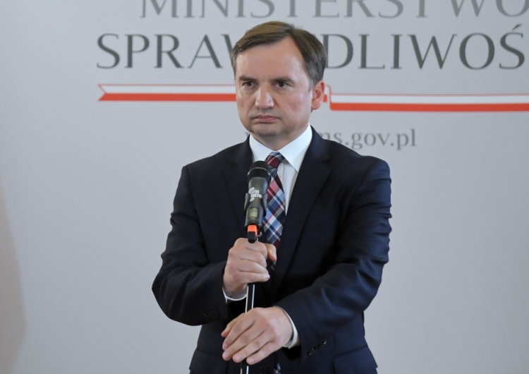  "Polska nie może biernie przyglądać się oczernianiu swego wizerunku". Ziobro odpowiada Mijatović