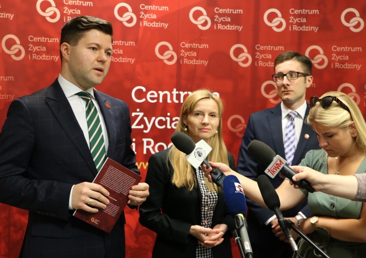 "Utopia tęczowej rewolucji". Nowa, bezpłatna publikacja Centrum Życia i Rodziny