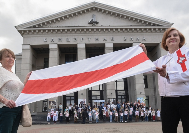 EPA/YAUHEN YERCHAK "Wzywamy do zaprzestania używania siły w trybie natychmiastowym". Wspólny apel prezydentów