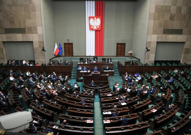 Projekt ws. podwyżek dla parlamentarzystów przegłosowany. Sejm przyjął ustawę