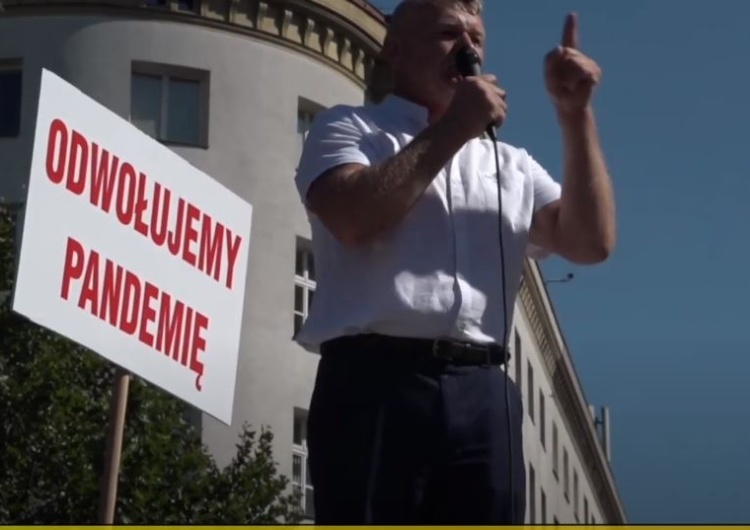  [video] "Covid-19 to ściema". W Warszawie odbył się protest przeciw noszeniu maseczek