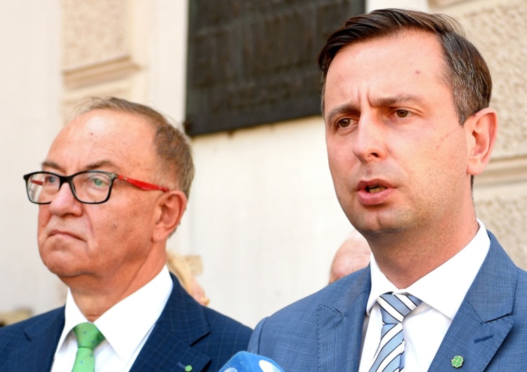  [SONDAŻ] PiS niezmiennie liderem. Kosiniak-Kamysz ma powody do zmartwień